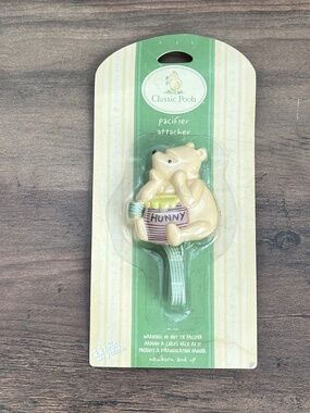 VINTAGE DisneyClassic Winnie the Pooh First Years Pacifier Attacher 2003 NEW